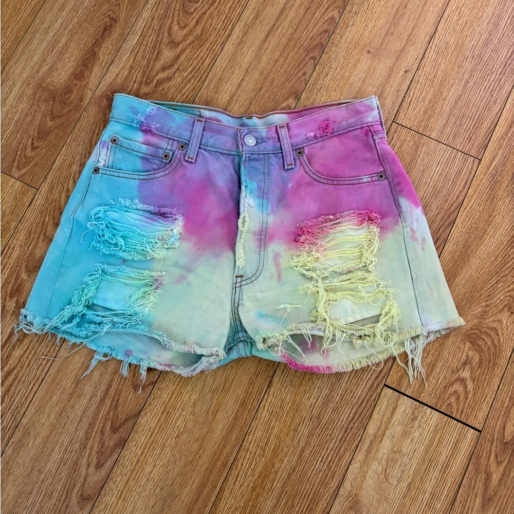 Distressed tie dyed Levi’s cutoffs